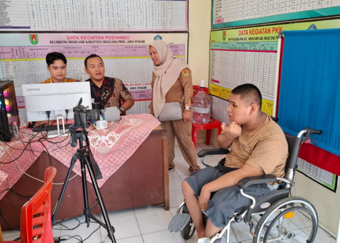 Jelang Pilkada, Disdukcapil Kabupaten Magelang Melakukan Perekaman E-KTP bagi Pemula
