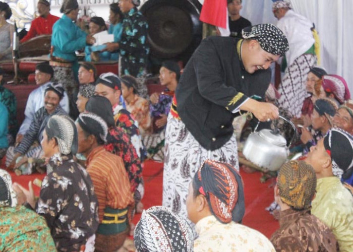 Pria Berumur 17 Tahun Lebih Wajib Menari Selama 12 Jam Tanpa Jeda