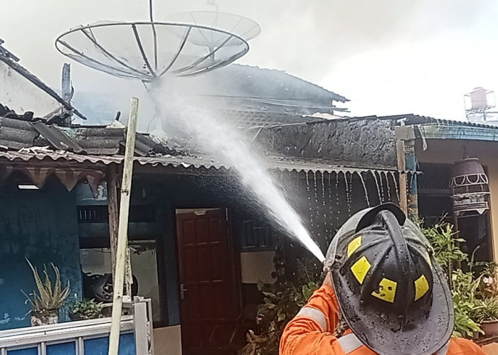 Kebakaran Terjadi di Secang Magelang, Dua Penghuni Rumah Alami Luka Bakar Serius