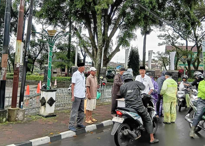 Berkah Ramadan, FKA-LKM Sejuta Bunga Magelang Sebar Ratusan Takjil Gratis di Badaan
