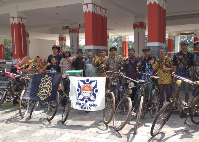 Hari Batik Nasional, Kosti Magelang Raya Kumpul Sedulur Onthel dengan Berbusana Batik