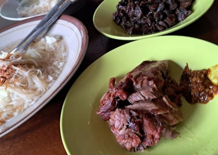 Sop Empal Bu Haryoko Muntilan