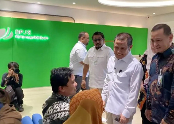 Menko PM Imbau Pekerja Tak Buru-buru Cairkan JHT, Pastikan Layanan BPJS Optimal