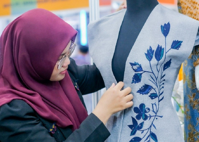LinkUMKM BRI Dorong Pengusaha Perempuan Naik Kelas, JJC Rumah Jahit Sukses Kembangkan Fesyen Wastra Eksklusif