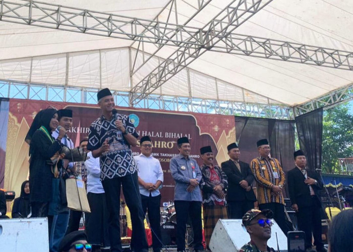 Datang ke Acara Wisuda di Wonosobo, Ganjar: Jangan Berhenti Sekolah