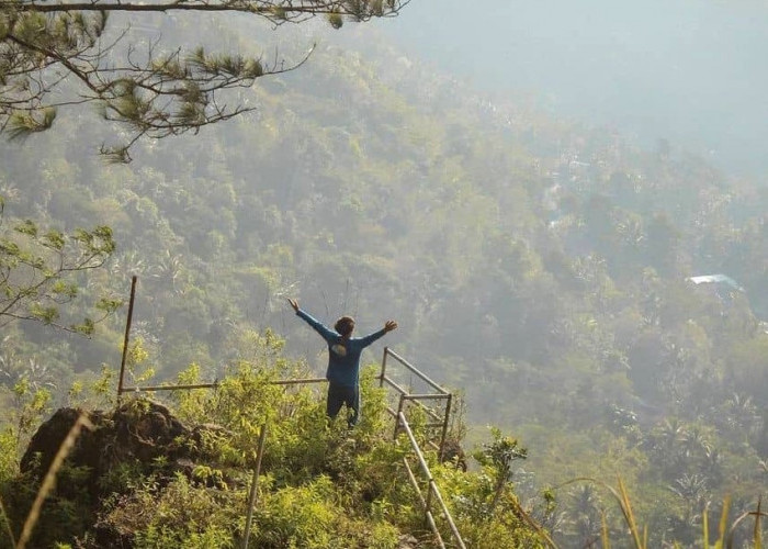 Gunung Kelir Purworejo, Wisata di Perbukitan Menoreh yang Tawarkan Pesona Waduk Sermo!