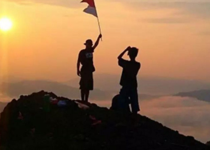 Bukit Pranji Kebumen Terkenal Punya Golden Sunrise yang Bikin Betah dan Instagramable