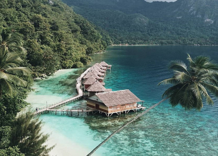 Pantai Ora Maluku: Pantai Dengan Keindahan Bak Surga Dunia!