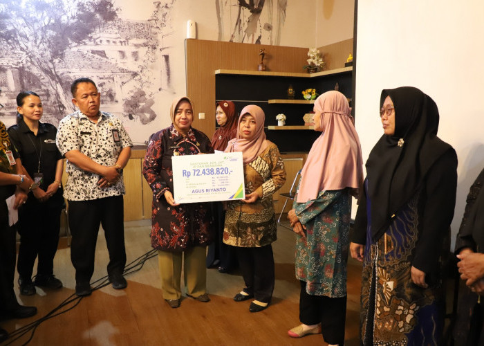 Bupati Purworejo Serahkan Santunan BPJS Ketenagakerjaan Rp263 Juta untuk 5 Ahli Waris Perangkat Desa