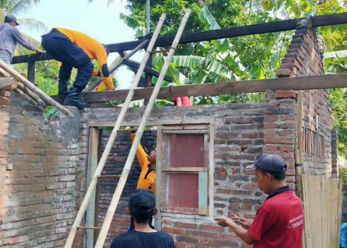 Bedah Rumah Penyandang Disabilitas, Personel Polsek Banyuurip Dikerahkan