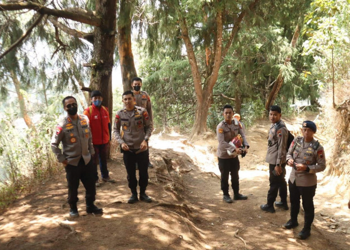 Api Gunung Sumbing Wonosobo Terus Dilokalisir, Kapolda Jateng Dorong Opsi Water Bombing