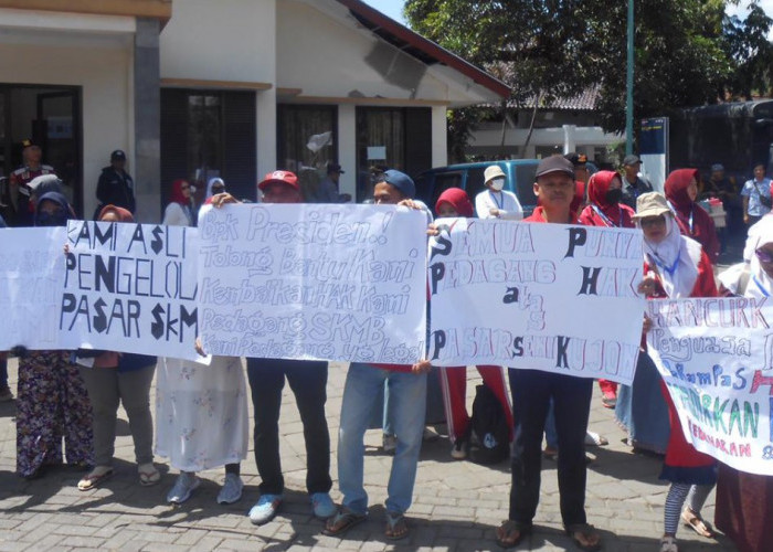 Digusur, PKL Borobudur Gelar Aksi Demo Tuntut Hak dan Keadilan