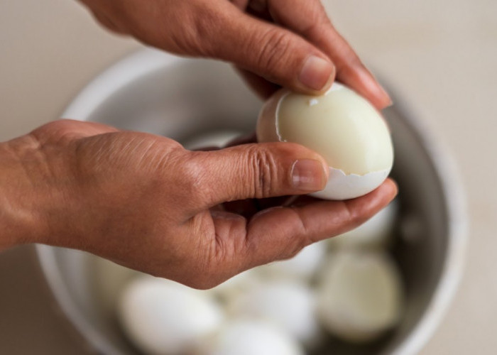 3 Cara dan Tips Mengupas Telur Rebus dengan Mudah Anti Lengket