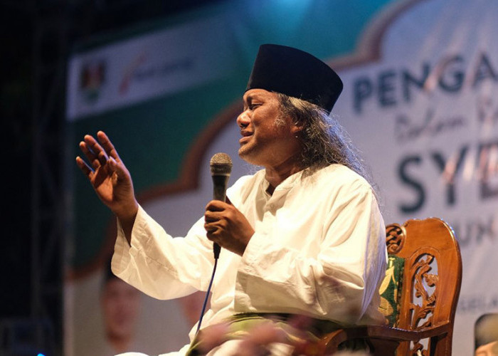 KH Ahmad Muafiq atau Gus Muafiq di acara Haul Syekh Subakir Gunung Tidar