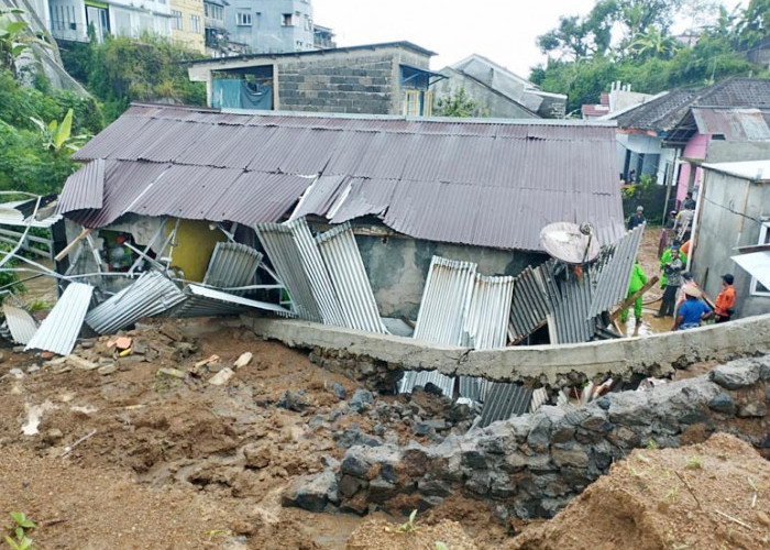 Senderan Ambrol, Timpa 6 Rumah di Kampung Rowopeni Wonosobo