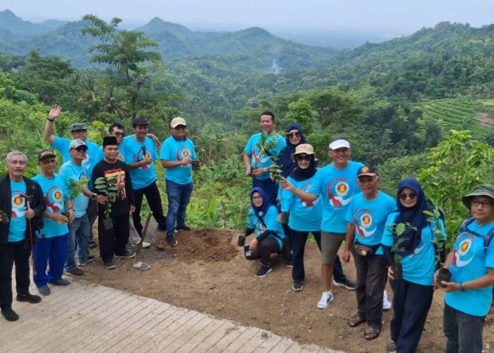 Alumni SMAN 1 Purworejo Salurkan Ribuan Bibit Pohon ke Daerah Rawan Longsor