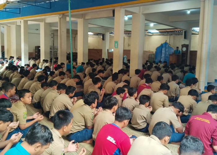 Krisis Air Bersih, Siswa SMP Mutual Kota Magelang Gelar Salat Istiska dan Galang Dana Karhutla