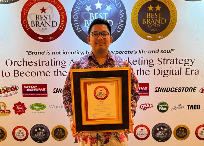 Menginjak Usia 34 Tahun, JNE Raih Indonesia Best Brand Award (IBBA) 2024 Kategori Jasa Pengiriman