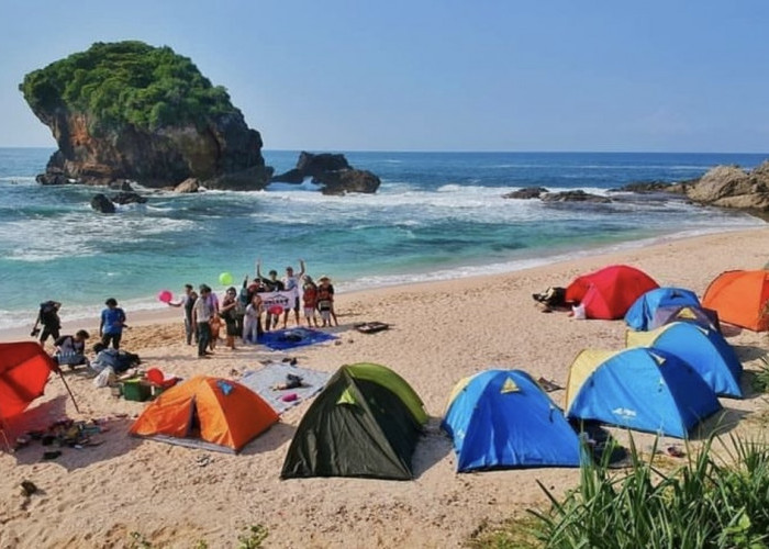 HTM Cuma 5 Ribuan Bisa Menikmati Keindahan Sunset dan Sunrise Serta Camping Seru di Pantai Jungwok Gunung Kidul!