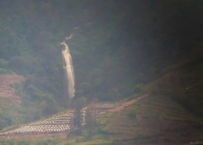 Jurang Grawah merupakan sebuah istilah yang kerap disematkan pada air terjun musiman