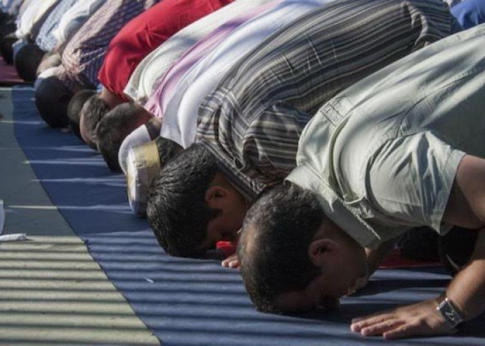 Hukum Shalat Berjamaah : Laki-laki yang Tidak Shalat Berjamaah di Masjid Berdosa!