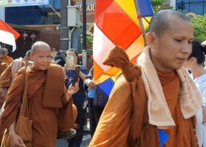 Para Biksu Yang Jalani Tradisi Thudong Diprediksi Akan Sampai Pamanukan Hari Ini 