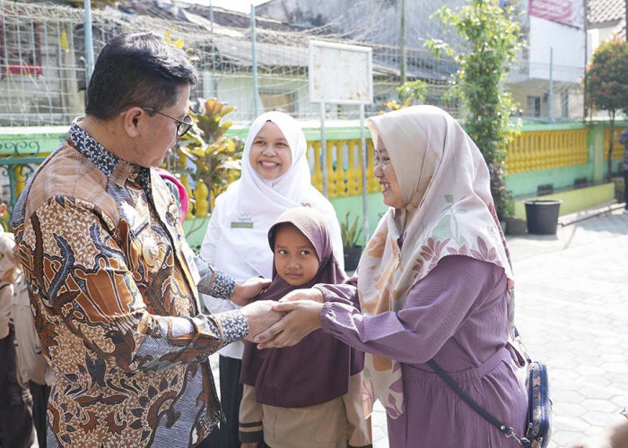 Momen Haru Siswi Yatim di Kota Magelang, Rapornya Diambilkan Langsung Walikota