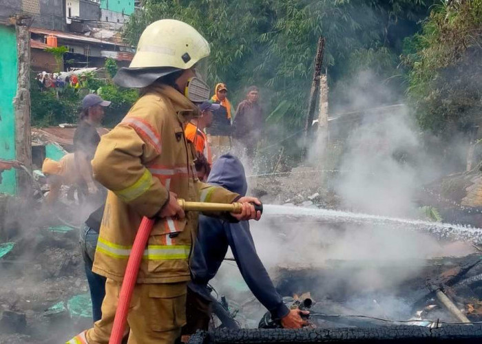 Ditinggal ke Ladang, Lima Rumah di Tretep Temanggung Ludes Terbakar, Kerugian Tembus Rp850 Juta