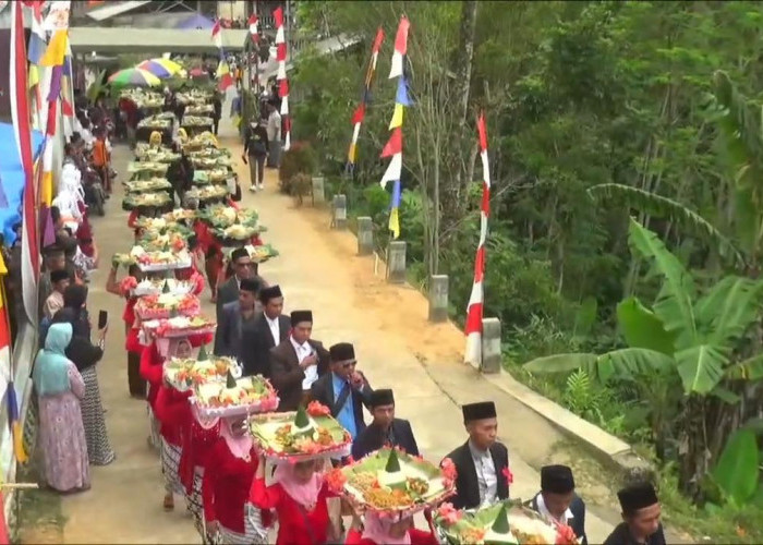 Grebeg Pangeran Benowo, 99 Tumpeng Diarak Keliling Desa Lalu Dimakan Bersama-sama