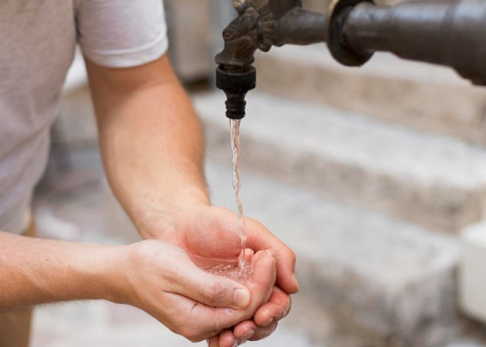 Hukum Wudhu bagi Orang yang Memiliki Sedikit Air