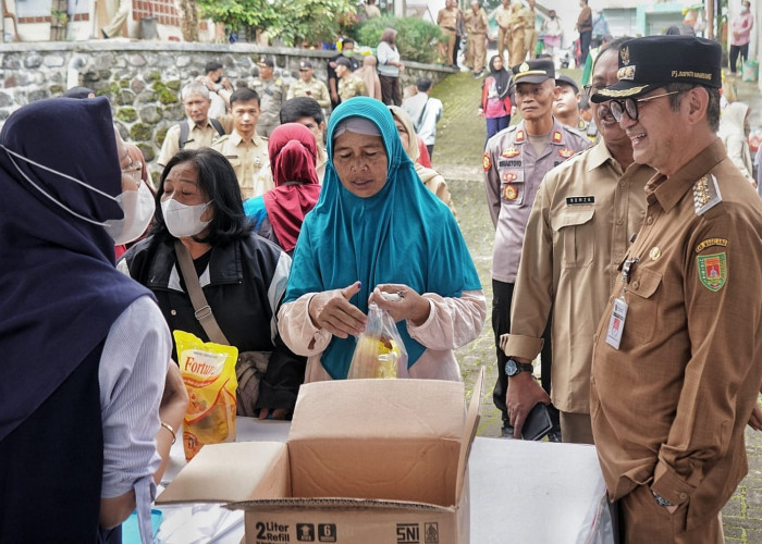 Paket Sembako 100 Ribu Hadir Tiap Hari Selama Ramadhan di Gedung KUKM Center Kabupaten Magelang