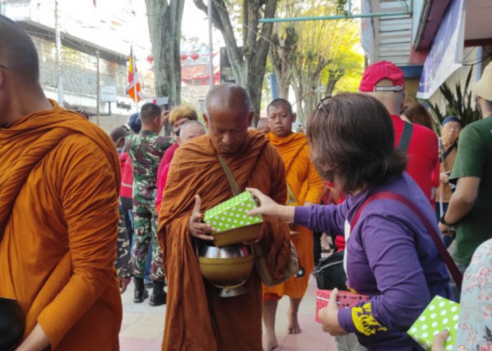 Jalan Kaki 666 Km ke Borobudur, Kaki Puluhan Bhikkhu Melepuh demi Pesan Damai Dunia