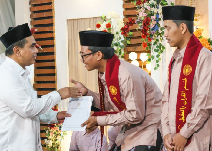 Pemprov Jateng Salurkan Bisyaroh bagi Enam Santri Penghafal Al-Qur'an di Kudus