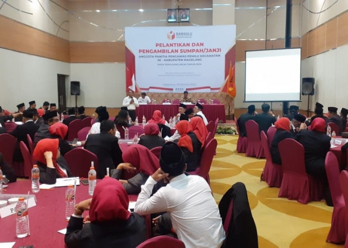 Sebanyak 63 personel Panwascam se-Kabupaten Magelang mendapatkan pembekalan usai dilantik bertepatan dengan Hari Sumpah Pemuda, 28 Oktober 2022