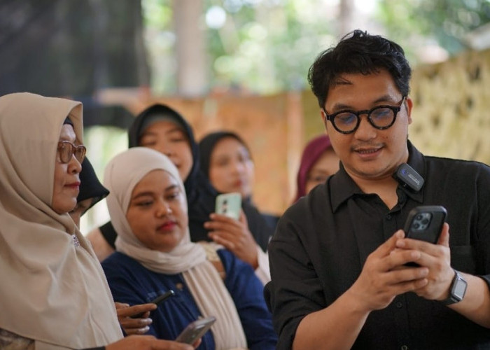 Tingkatkan Penjualan Digital, UMKM Ecoprint Magelang Dilatih Fotografi Smartphone