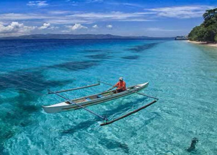 Pantai Liang Maluku: Pantai Pasir Putih Eksotis Lokal yang Memukau!