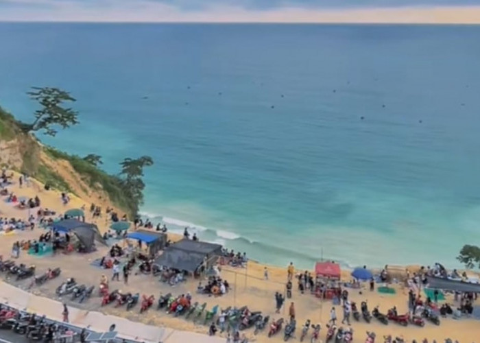Viral! View Pantai Cantik Di Pinggir Jalan Tulungagung-Trenggalek Ramai Diserbu Wisatawan 