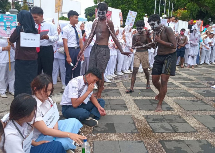 Aksi Teatrikal Ratusan Siswa SMK Citra Medika Kota Magelang Warnai Peringati Hari AIDS