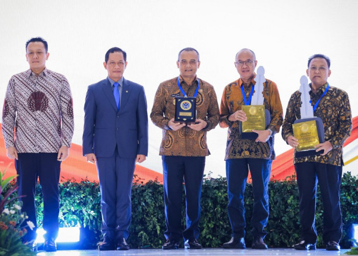 Sukses Atasi Darurat Sampah, Gubernur Ahmad Luthfi Raih Penghargaan Pembina Terbaik Nasional