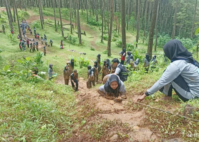 Puluhan Siswa SMK Digembleng Kepemimpinan di Hutan Pinus