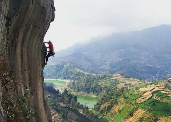 Watu Gribig Dieng Wonosobo Jadi Ajang Indonesia Climbing Festival Seri 2