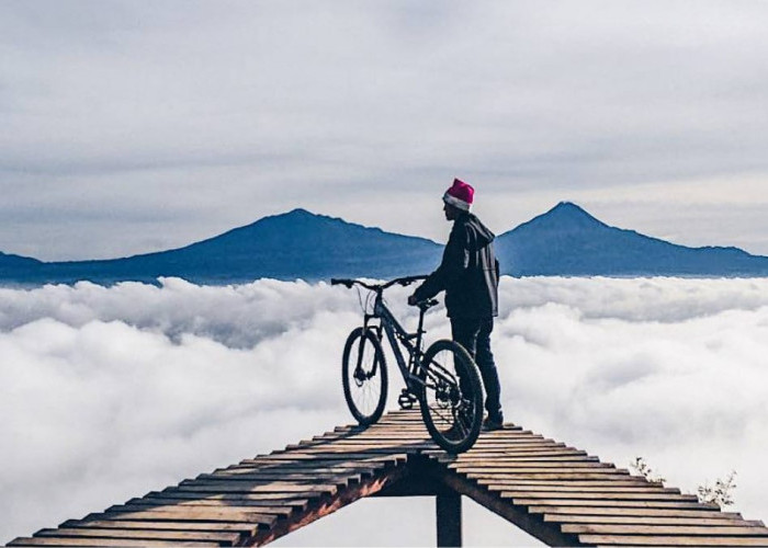 Menengok Keindahan Punthuk Mongkrong, Wisata Bukit Tertinggi di Magelang yang Recommended Dikunjungi