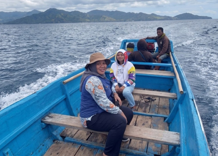 Terjang Ombak, Dedikasi Mantri BRI yang Membuka Jalan Akses Finansial hingga Perbaiki Nasib Nelayan di Pulau S