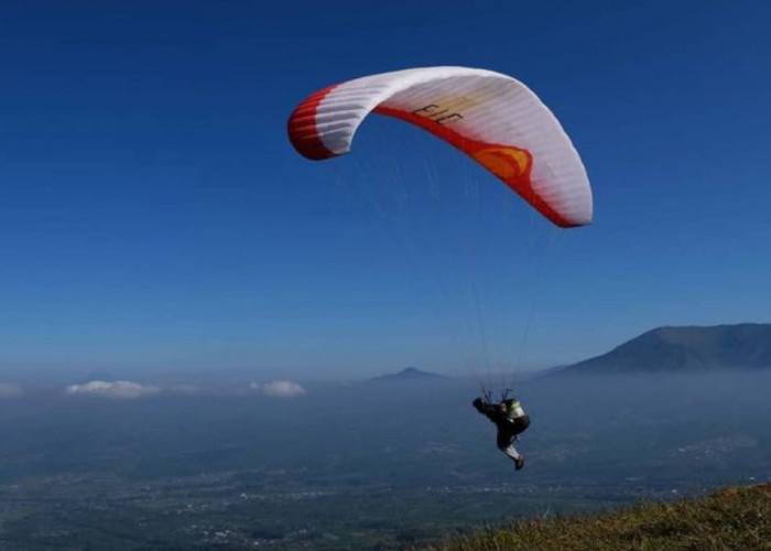 Isi Liburan Akhir Tahunmu Dengan Wisata Anti-mainstream Paralayang di Bukit Kekep Wonosobo