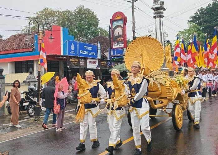 Ribuan Umat Ikuti Kirab Penutupan Tipitaka Chanting 2025, Dimeriahkan Kesenian Rakyat Khas Magelang