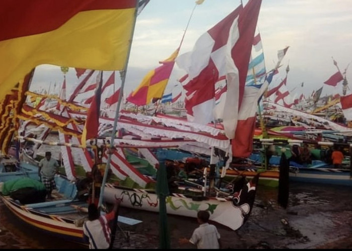 Pantai Lekok yang Indah sekaligus Unik dengan Hiasan Perahu Nelayan yang Sangat Menarik!