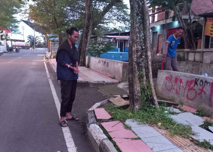 Warga Kota Magelang Keluhkan Kerusakan dan Makin Licinnya Keramik Trotoar