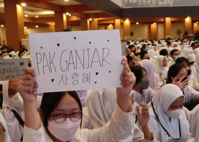 PKKMB Unair Surabaya, Mahasiswa Serentak Teriakkan 