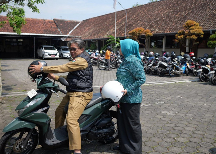 Bupati Temanggung Hemat Anggaran, Pilih Naik Motor saat Kunjungan Kerja Dinas