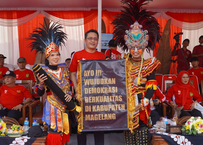  Ikuti Parade Budaya HUT ke-81 RI, KPU Magelang Serahkan Nawala Kepada Bupati